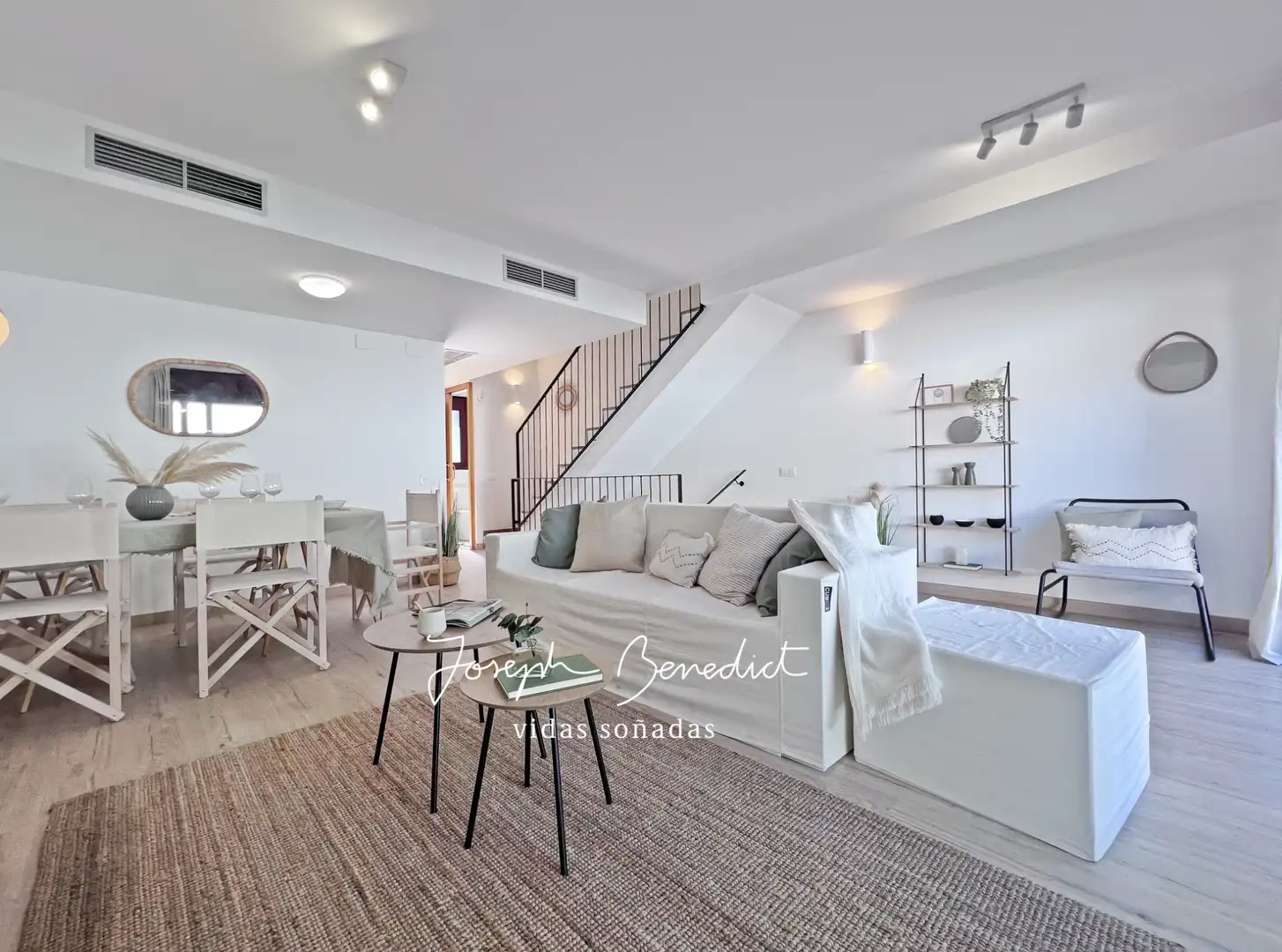Sala d'estar de Casa adosada en venda en Castelldefels amb Aire condicionat, Calefacció i Jardí privat