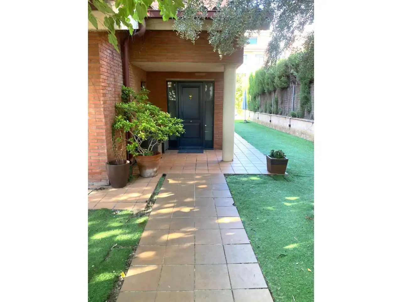 Casa aparellada amb jardí en venda a Calle Joan Coromines, imagen 4