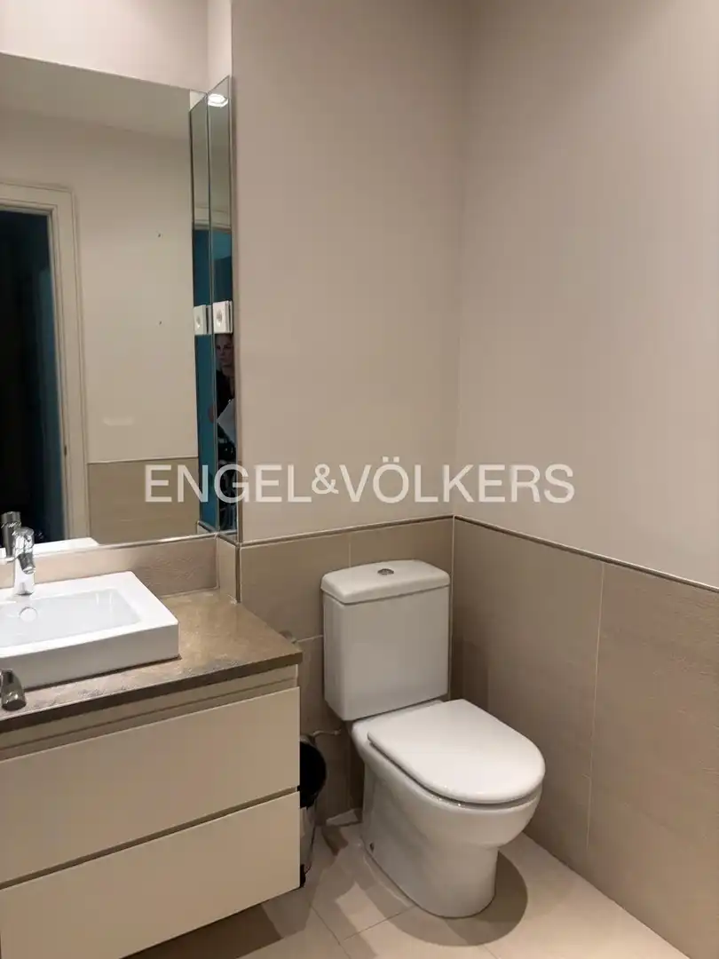 Baño de Apartamento de alquiler en Madrid con Aire acondicionado, Calefacción y Jardín privado