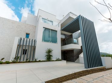 Baixos amb piscina en venda a La Mairena