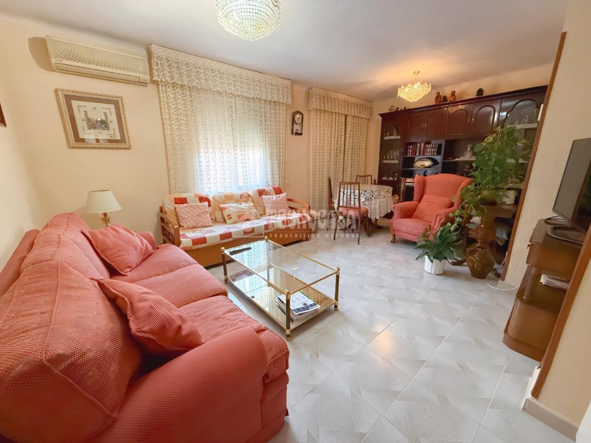 Sala de estar de Piso en venta en  Madrid Capital