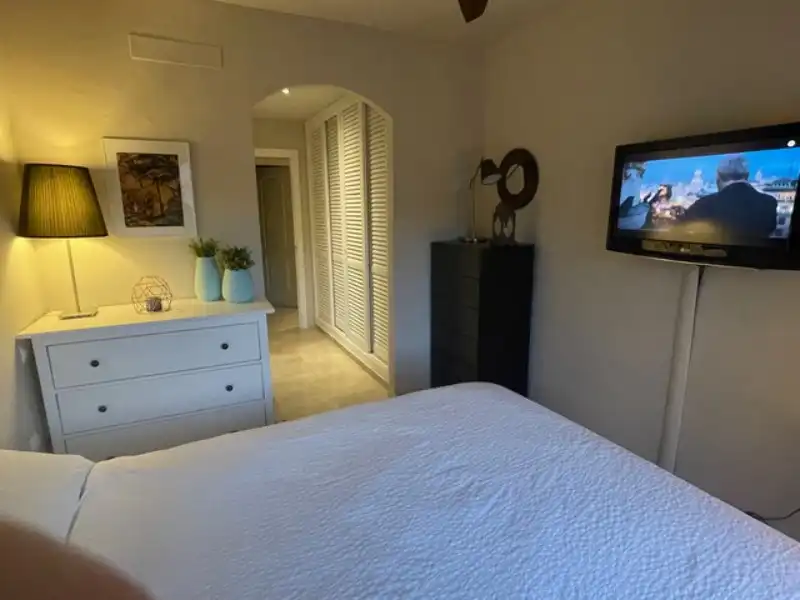 Dormitori de Apartament en venda en Mijas amb Aire condicionat, Terrassa i Piscina