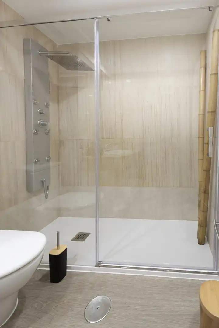 Bathroom of Apartments for rent in Madrid  with Heating, Furnished and Oven