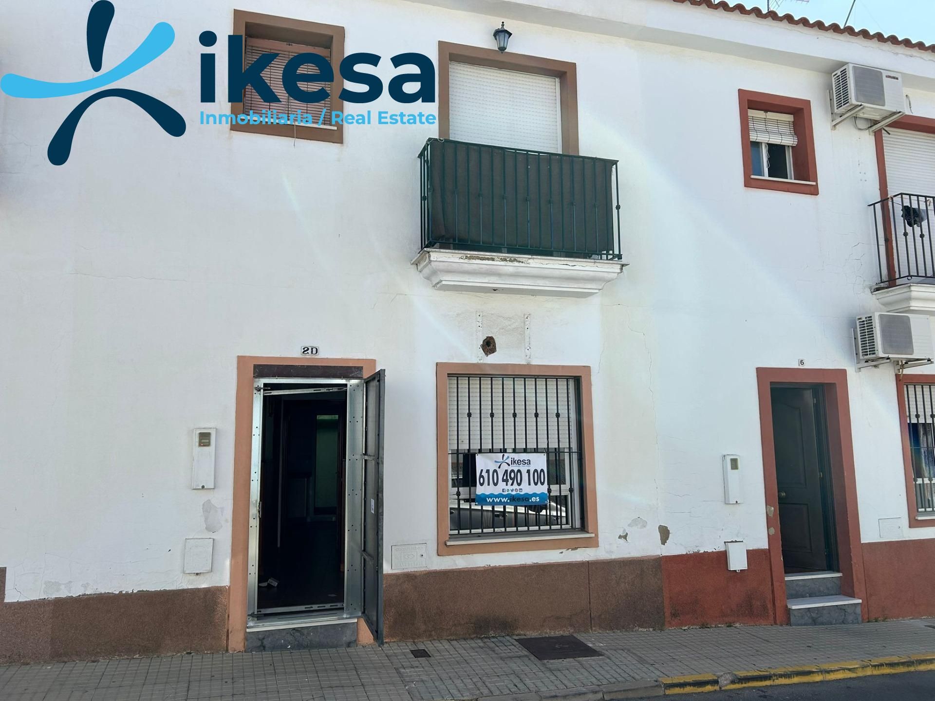 Vista exterior de Casa adosada en venda en Bollullos Par del Condado amb Terrassa