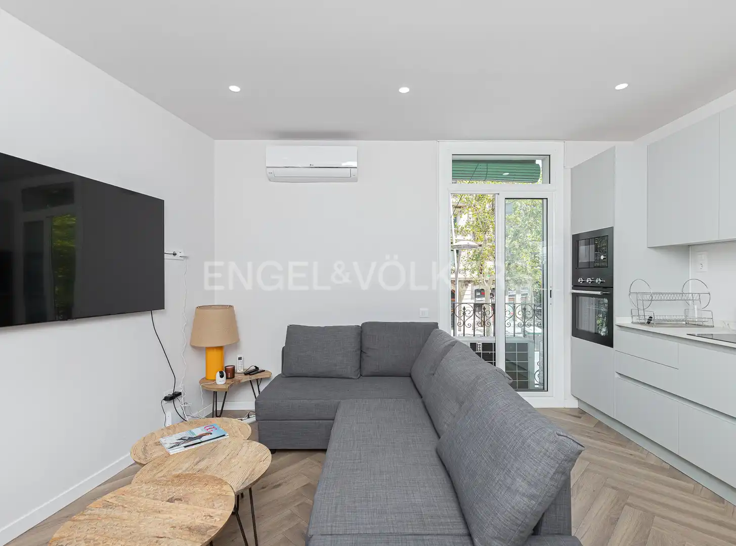 Living room of Flat for rent in Barcelona  with Air Conditioner, Heating and Parquet flooring