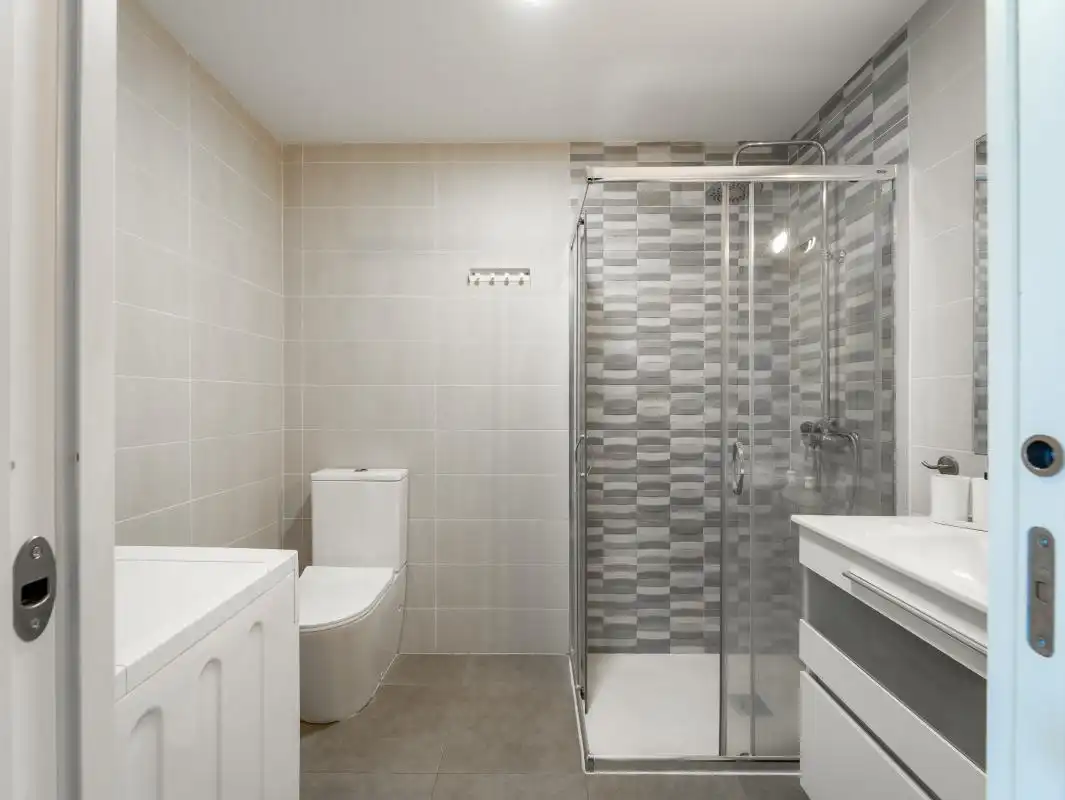 Baño de Estudio en venta en Torremolinos con Aire acondicionado, Calefacción y Piscina
