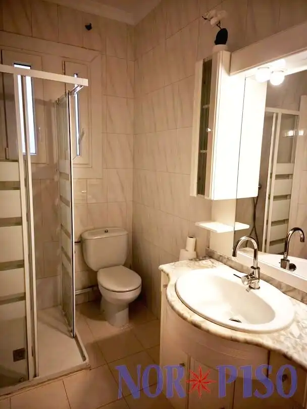 Bathroom of Flat for rent in Bilbao   with Heating, Terrace and Furnished