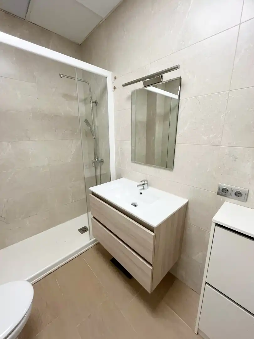 Bany de Apartament en venda en Córdoba amb Aire condicionat, Calefacció i Moblat