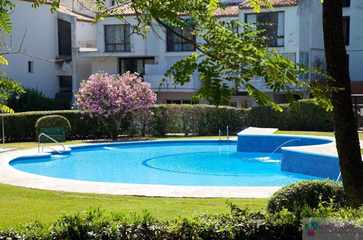 Swimming pool of Flat for sale in Estepona  with Air Conditioner, Terrace and Community pool