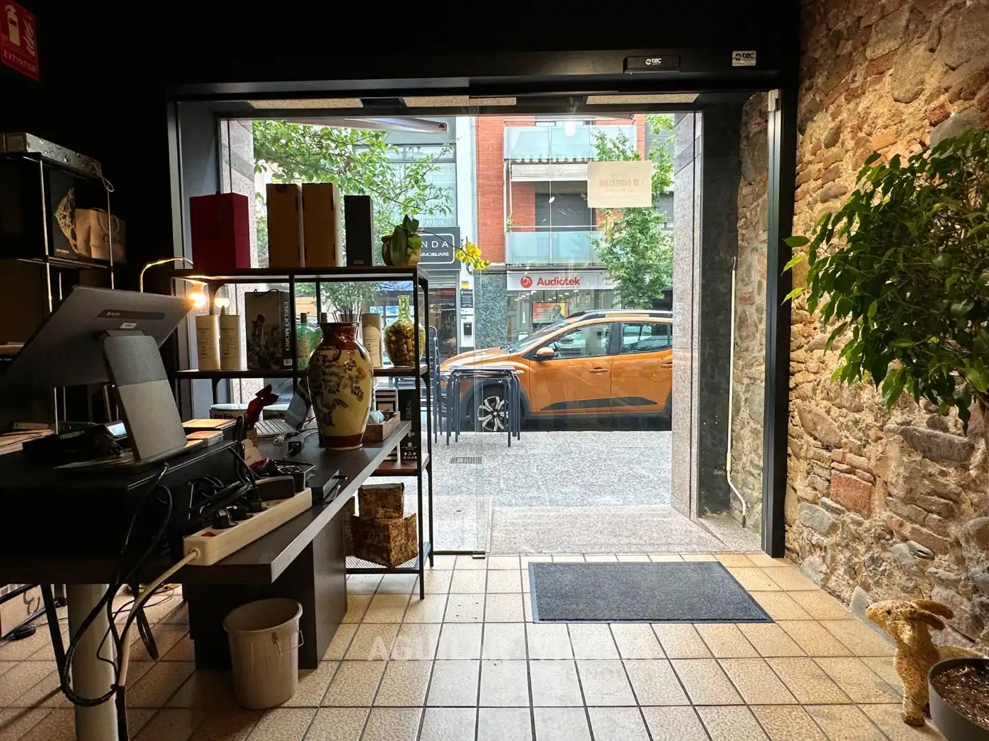 Business premises for transfer in Joan Prim 141, imagen 12