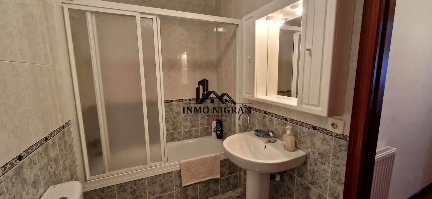 Badezimmer von Wohnung zur Miete in Nigrán mit Terrasse und Möbliert