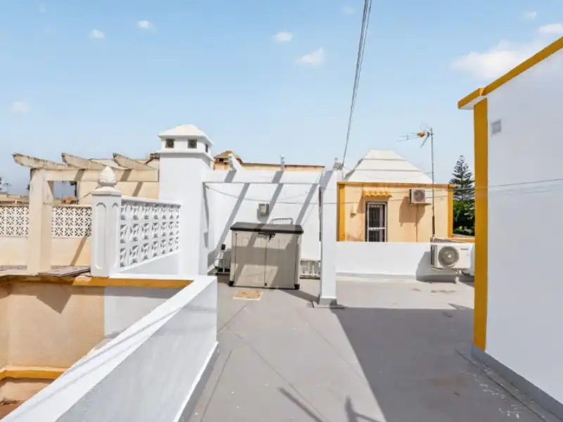 Casa aparellada amb balcó en venda a Zona Carrefour - Urbanizaciones, imagen 21