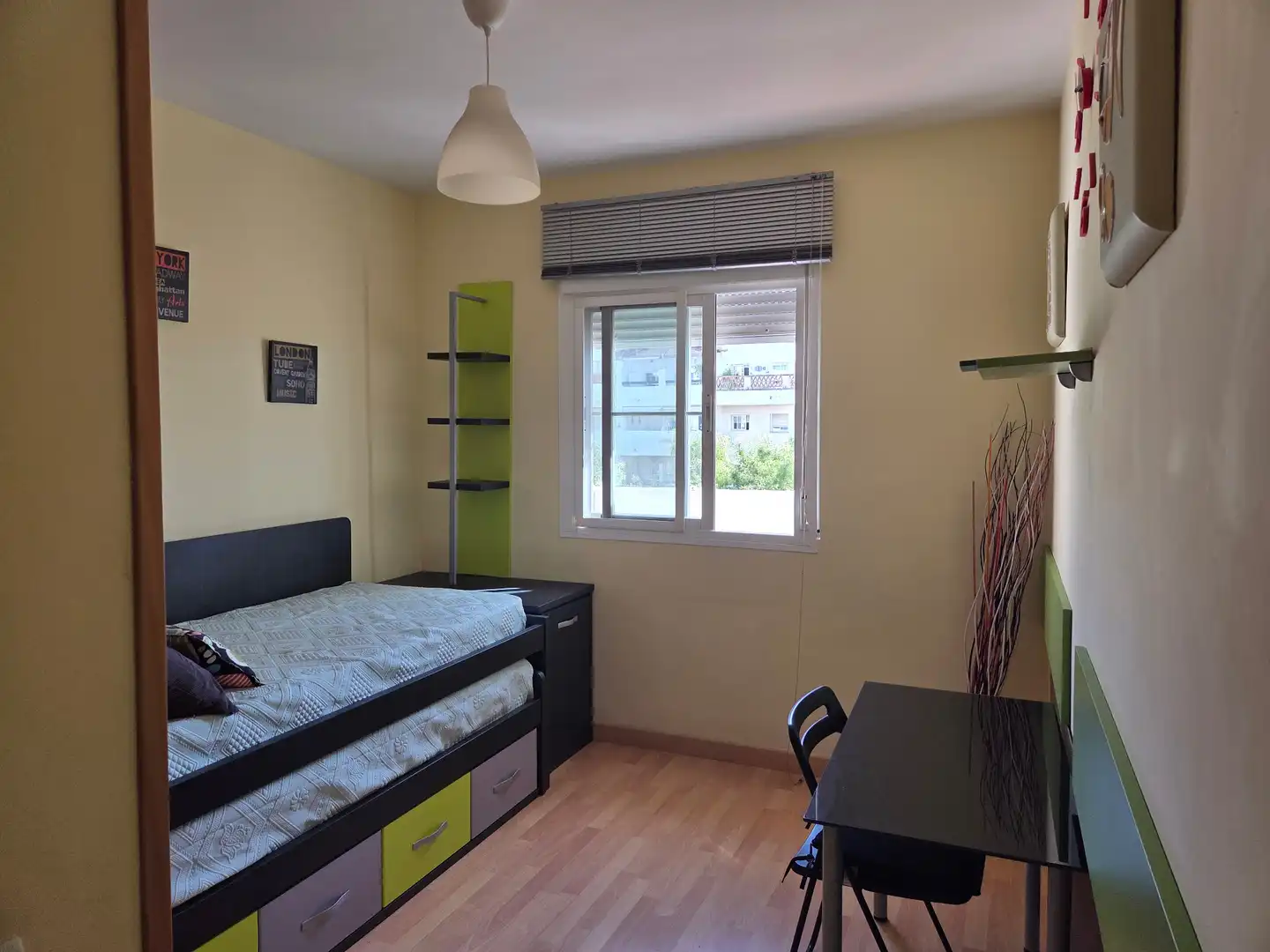 Schlafzimmer von Wohnung zur Miete in Benalmádena mit Klimaanlage, Terrasse und Möbliert