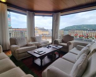 Sala d'estar de Pis de lloguer en Donostia - San Sebastián  amb Terrassa, Forn i Rentadora