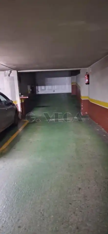 Parking de Piso en venta en Vigo  con Calefacción, Parquet y Trastero