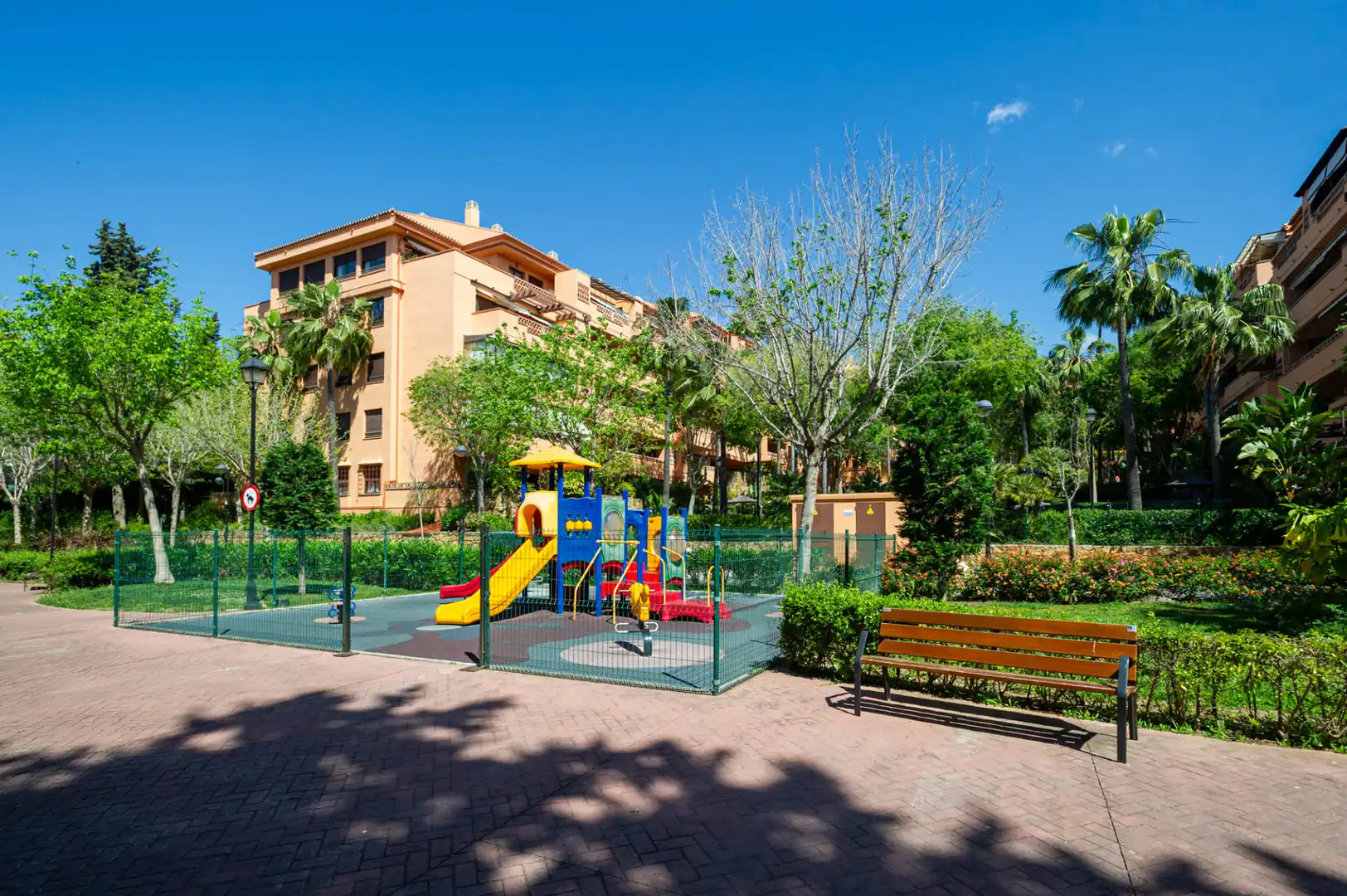 Vista exterior de Apartamento en venta en Marbella con Aire acondicionado, Terraza y Horno