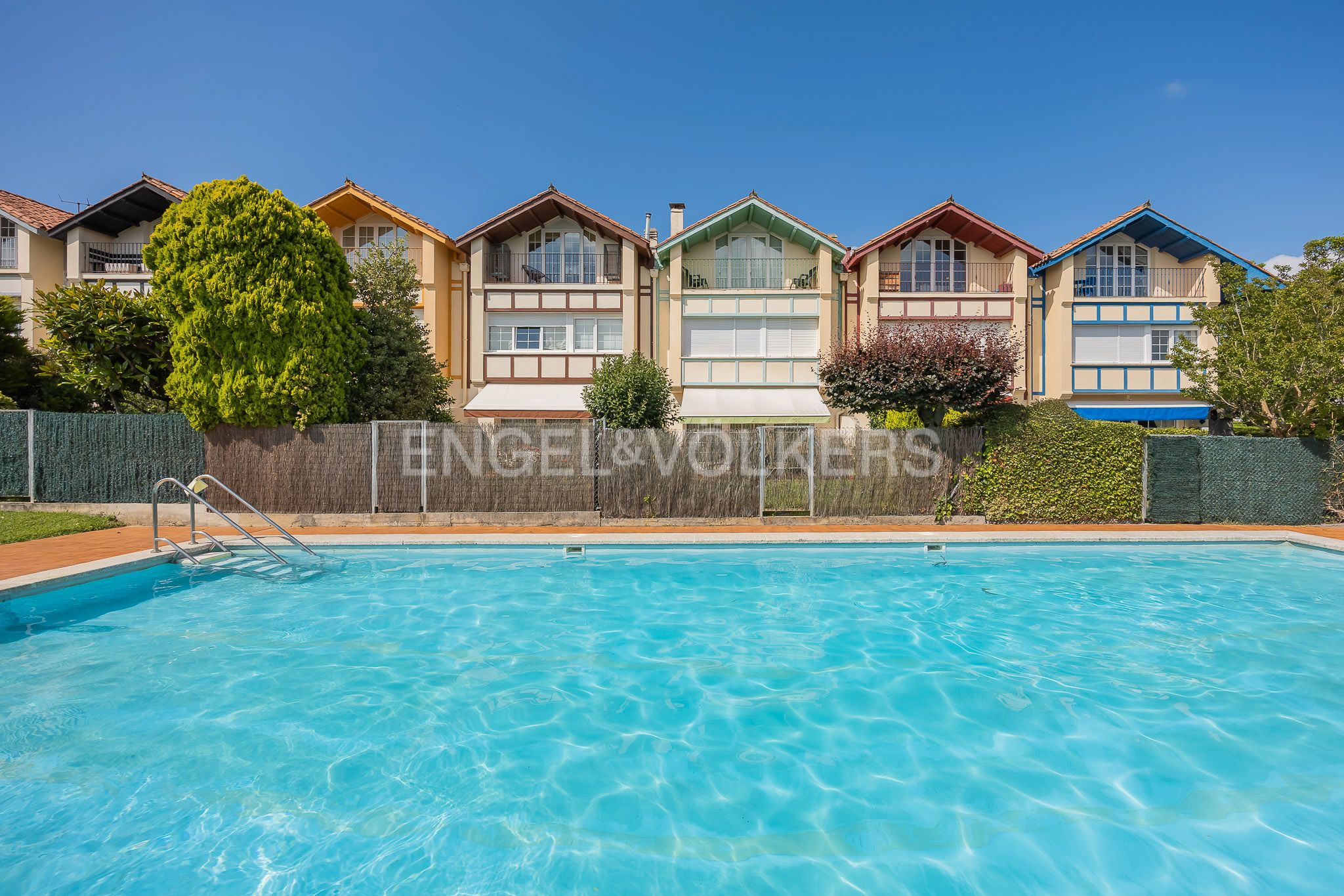 Piscina de Casa o chalet en venta en Loiu con Calefacción, Jardín privado y Piscina