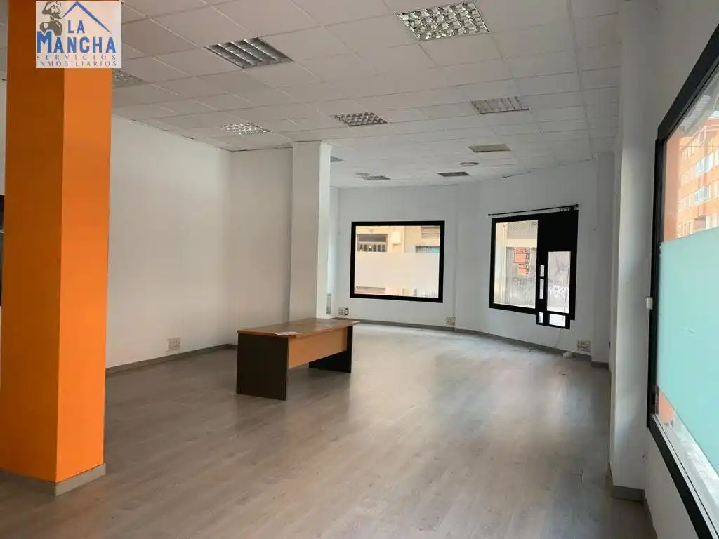 Local comercial en venda a Avenida guardia civil