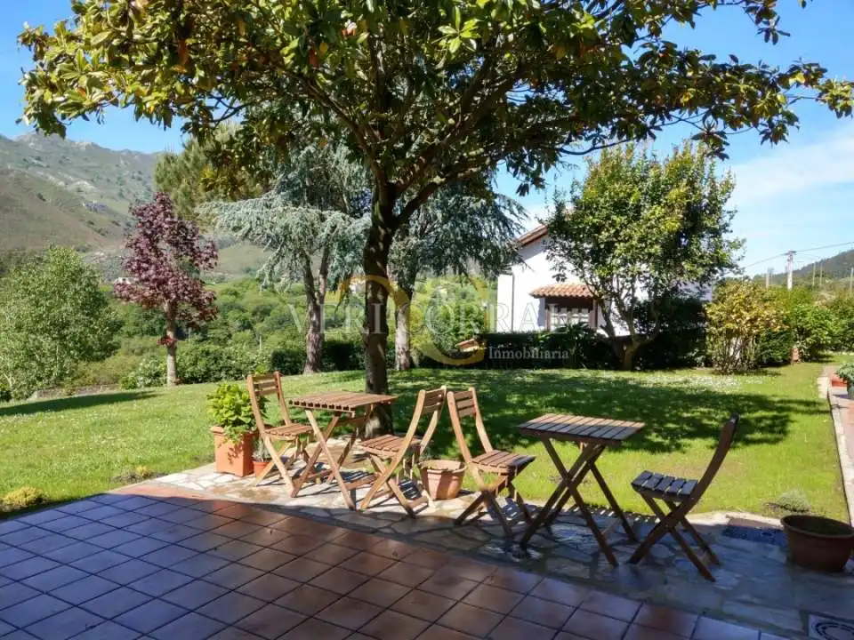 Jardín de Edificio en venta en Llanes