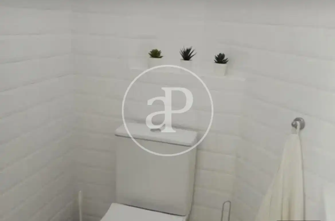 Baño de Piso de alquiler en Valencia con Aire acondicionado, Calefacción y Terraza
