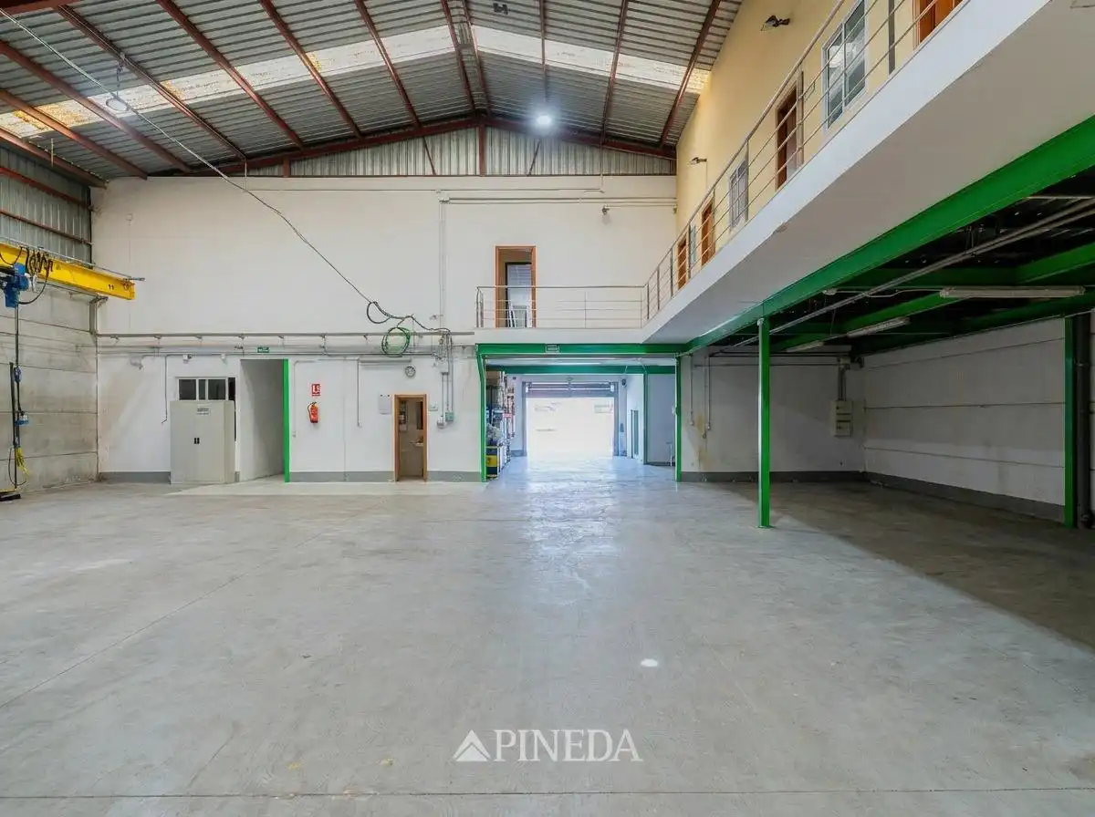Nau industrial en venda en El Puig de Santa Maria