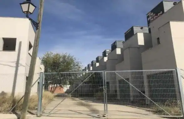 Außenansicht von Gebäude zum Verkauf in Quero