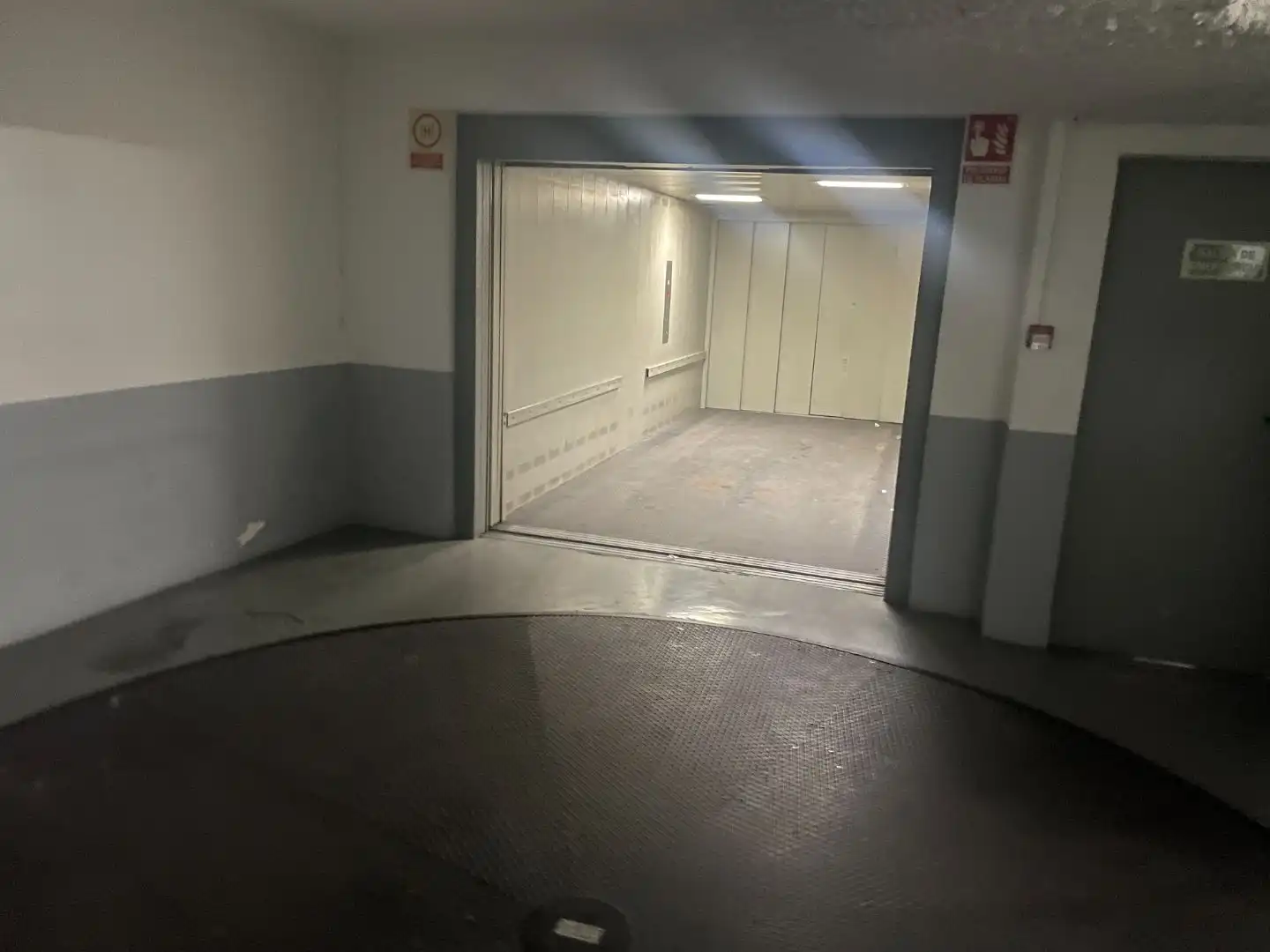 Parkplatz von Garage zur Miete in Valencia mit Alarm