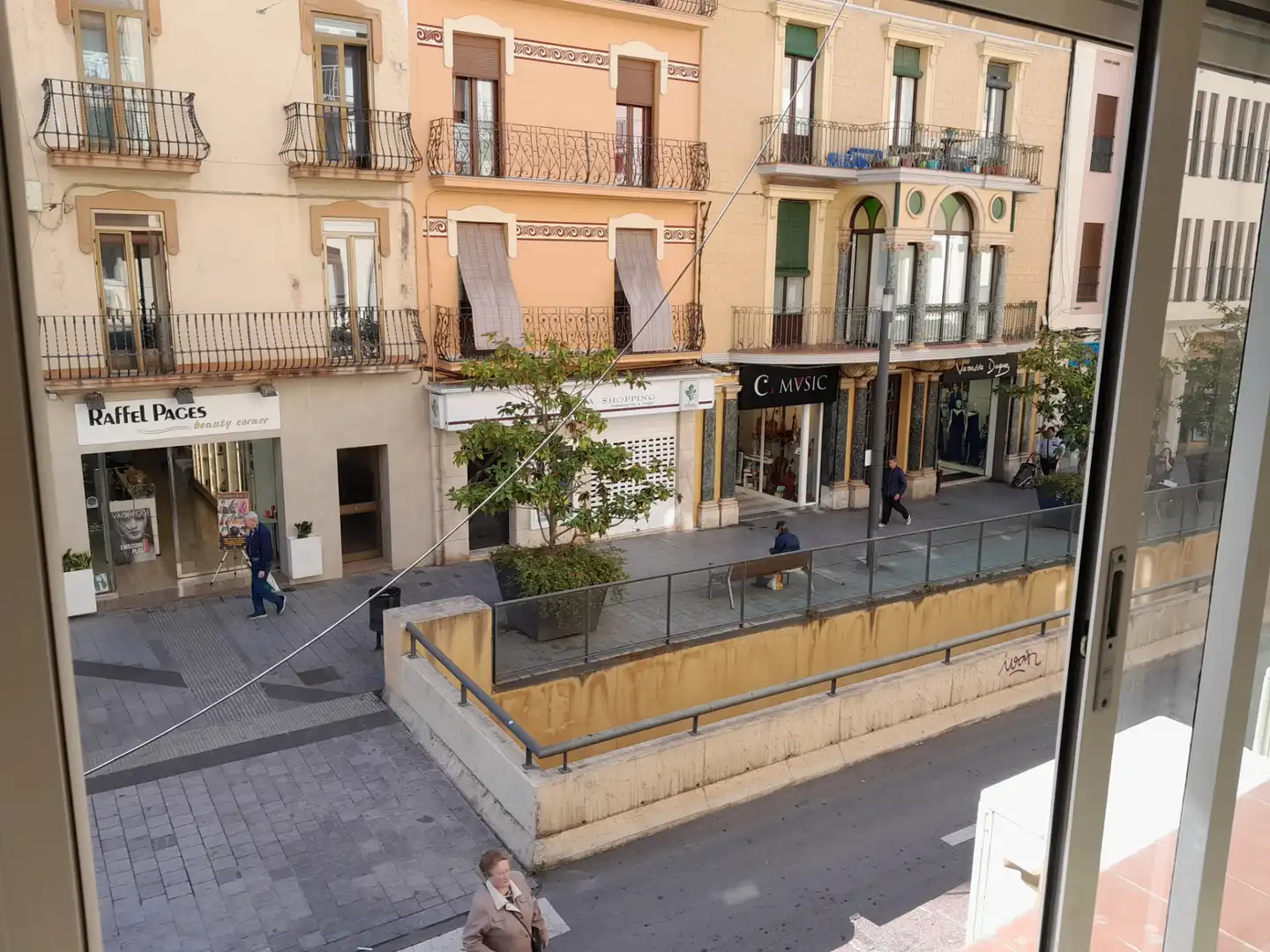 Vista exterior de Oficina en venda en Tarragona amb Aire condicionat