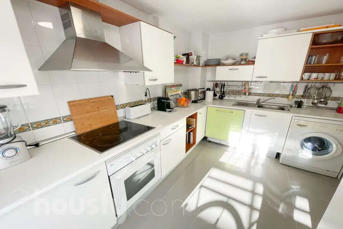 Cuina de Casa o xalet en venda en Bormujos amb Aire condicionat, Jardí privat i Terrassa