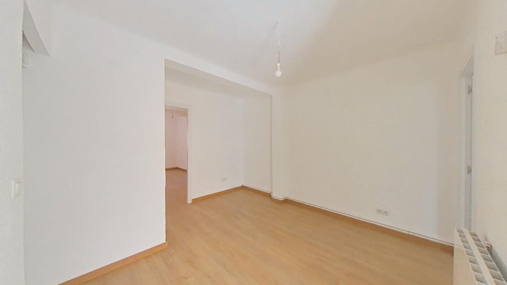 Flat for sale in  Madrid Capital  with Heating and Oven