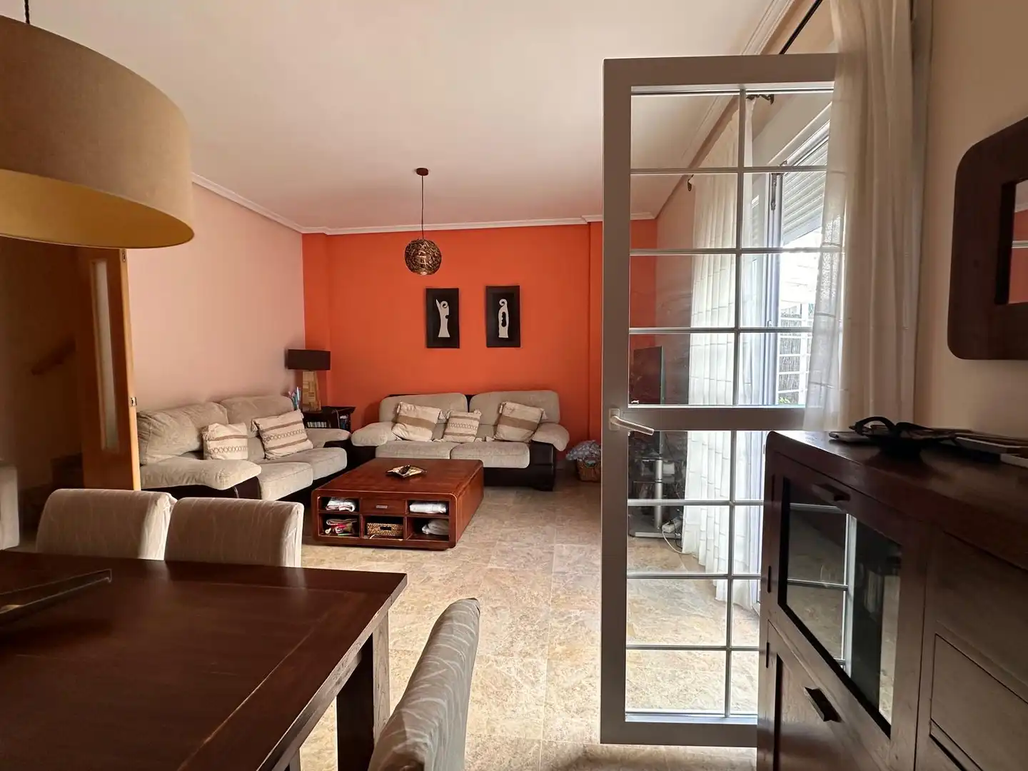 Sala de estar de Casa adosada en venta en Montequinto con Aire acondicionado y Calefacción