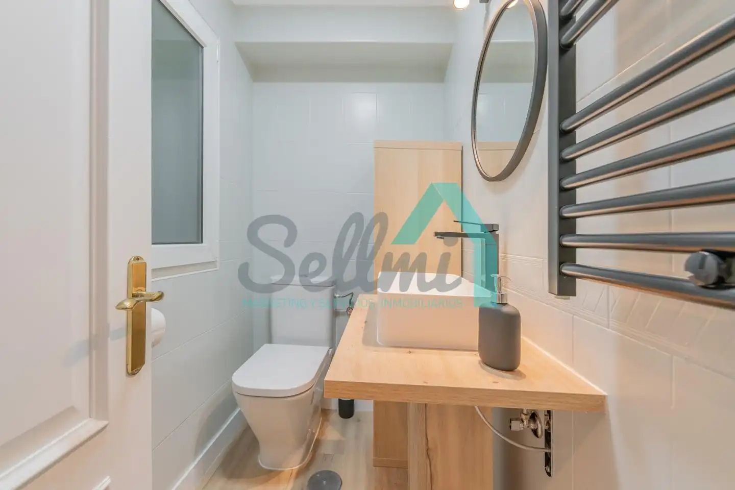 Bathroom of Flat for share in Oviedo   with Heating, Terrace and Furnished