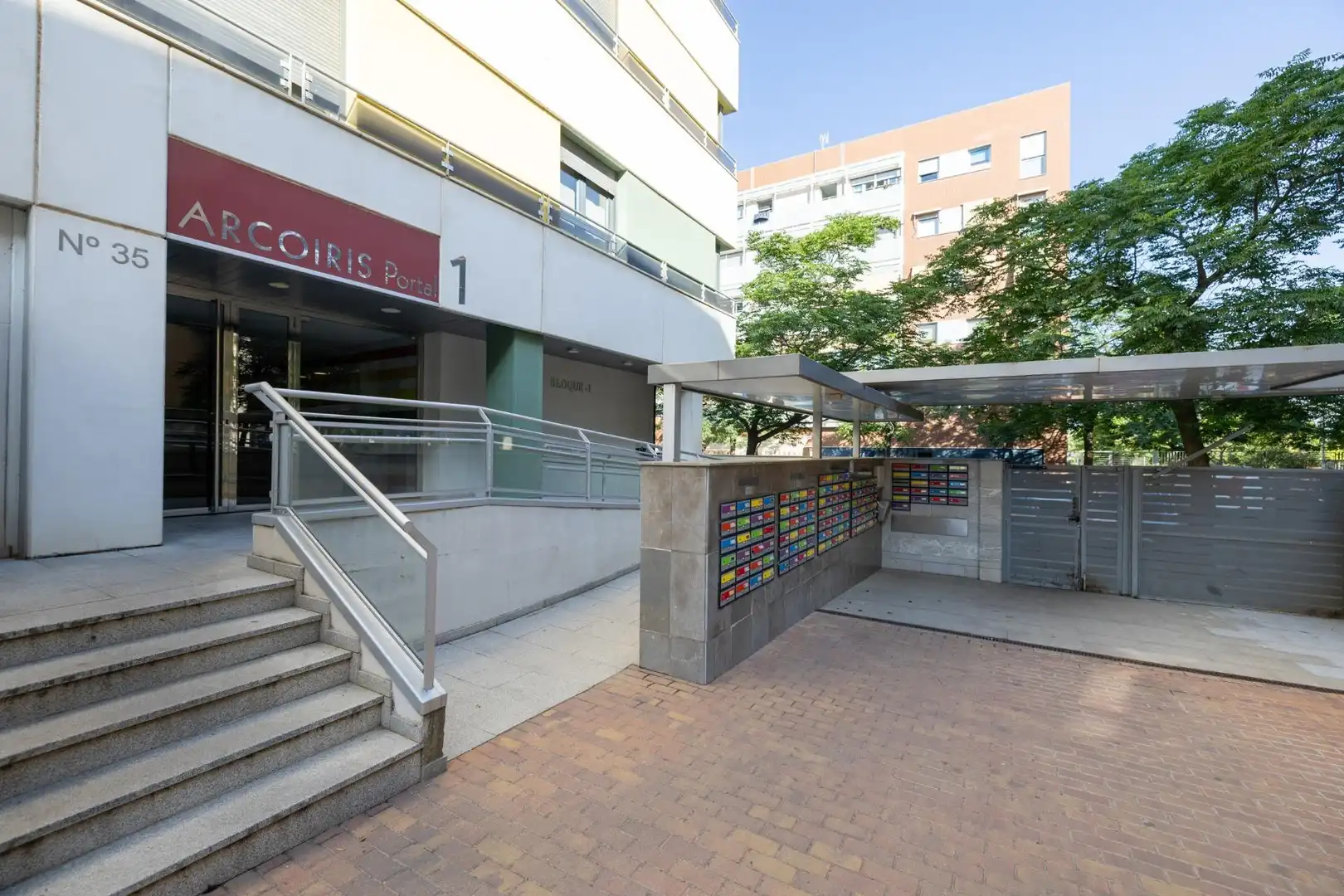 Vista exterior de Apartament en venda en Granada amb Aire condicionat, Calefacció i Jardí privat