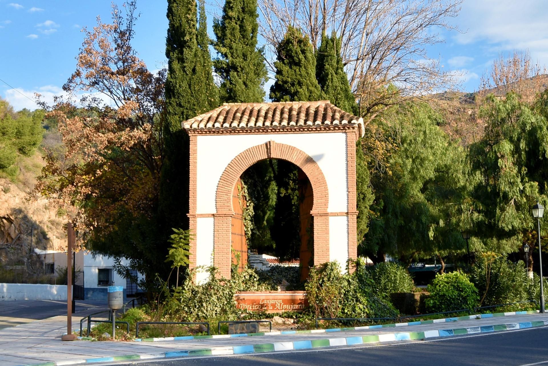 Vista exterior de Casa adosada en venta en Lanjarón