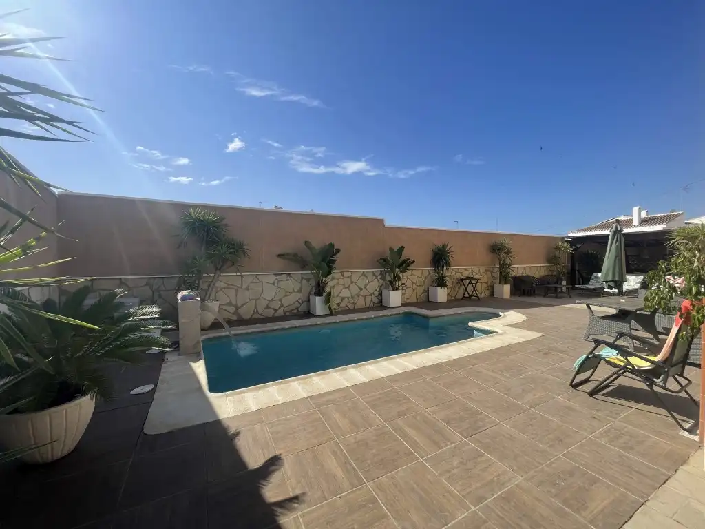 Piscina de Casa o xalet en venda en Vélez-Málaga