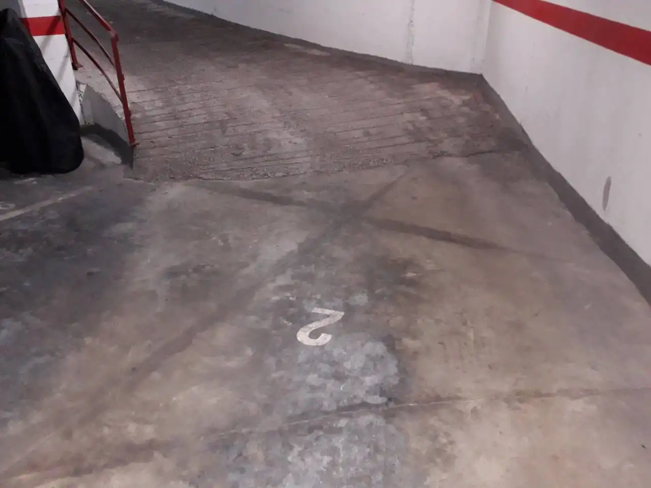 Garaje de alquiler en Calle Brujas, 129, Centre