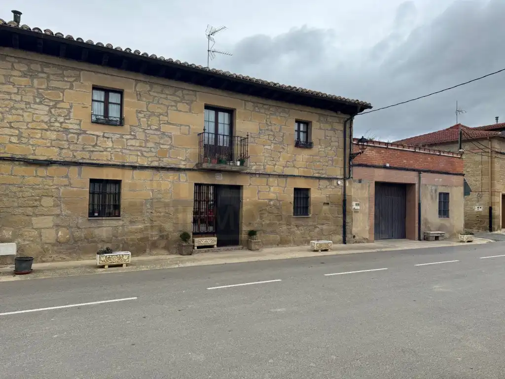 Vista exterior de Casa o xalet en venda en Baños de Rioja