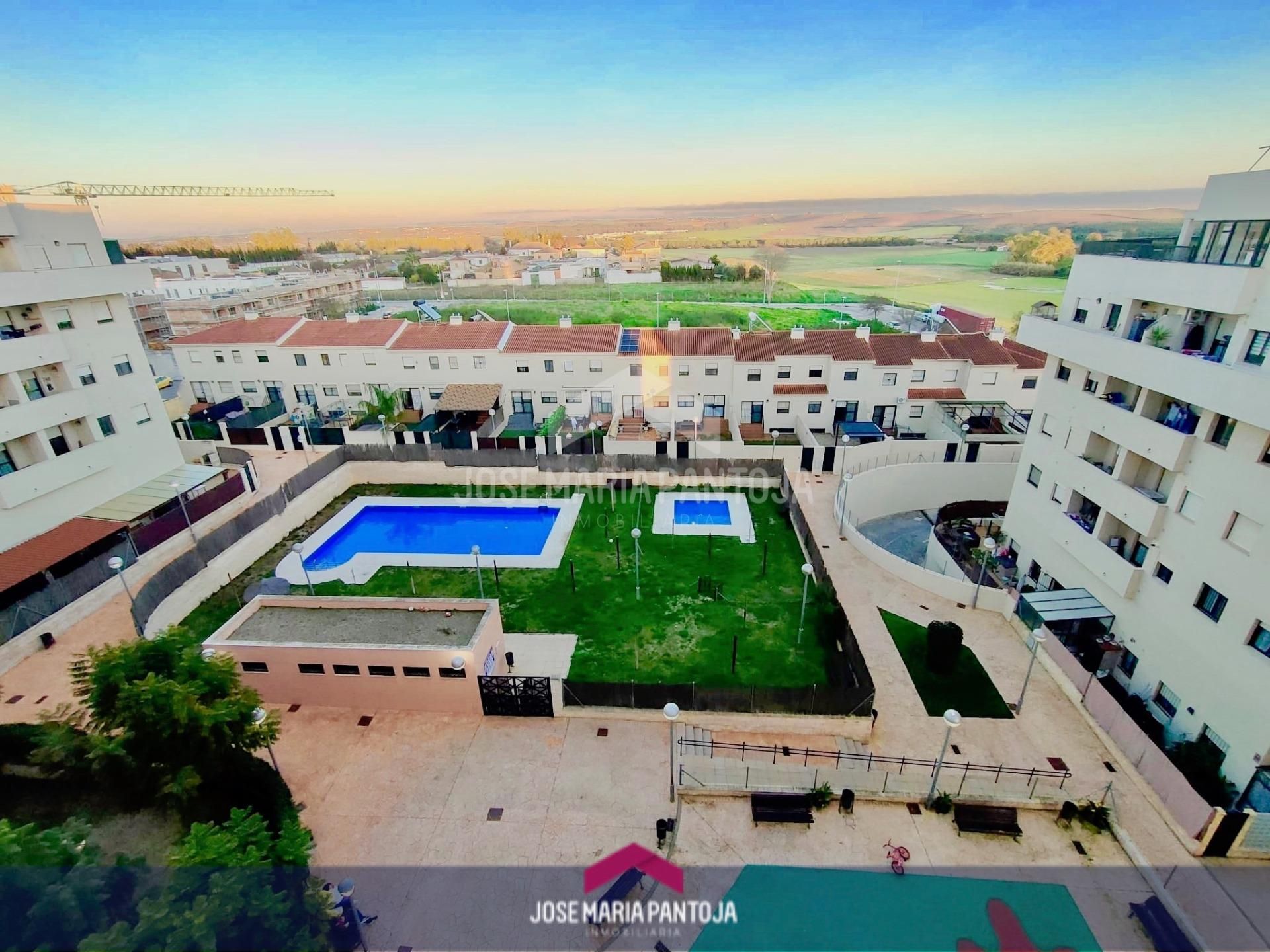 Vista exterior de Pis en venda en Jerez de la Frontera amb Aire condicionat, Jardí privat i Terrassa