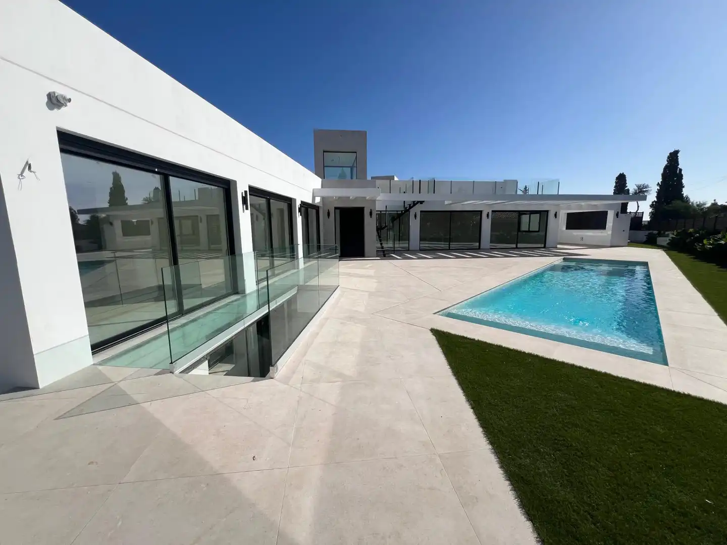 Detached house with pool for sale in El Faro de Calaburra - Chaparral, imagen 7