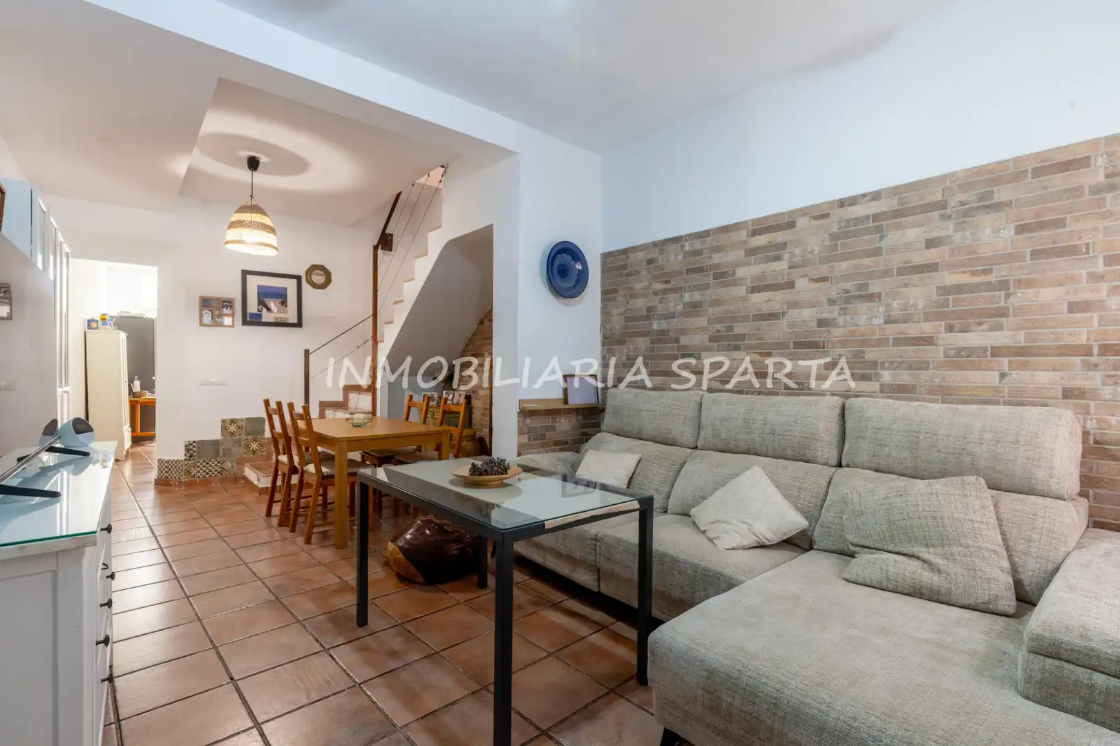 Casa adosada en venta en Gelves con Terraza, Horno y Lavadora