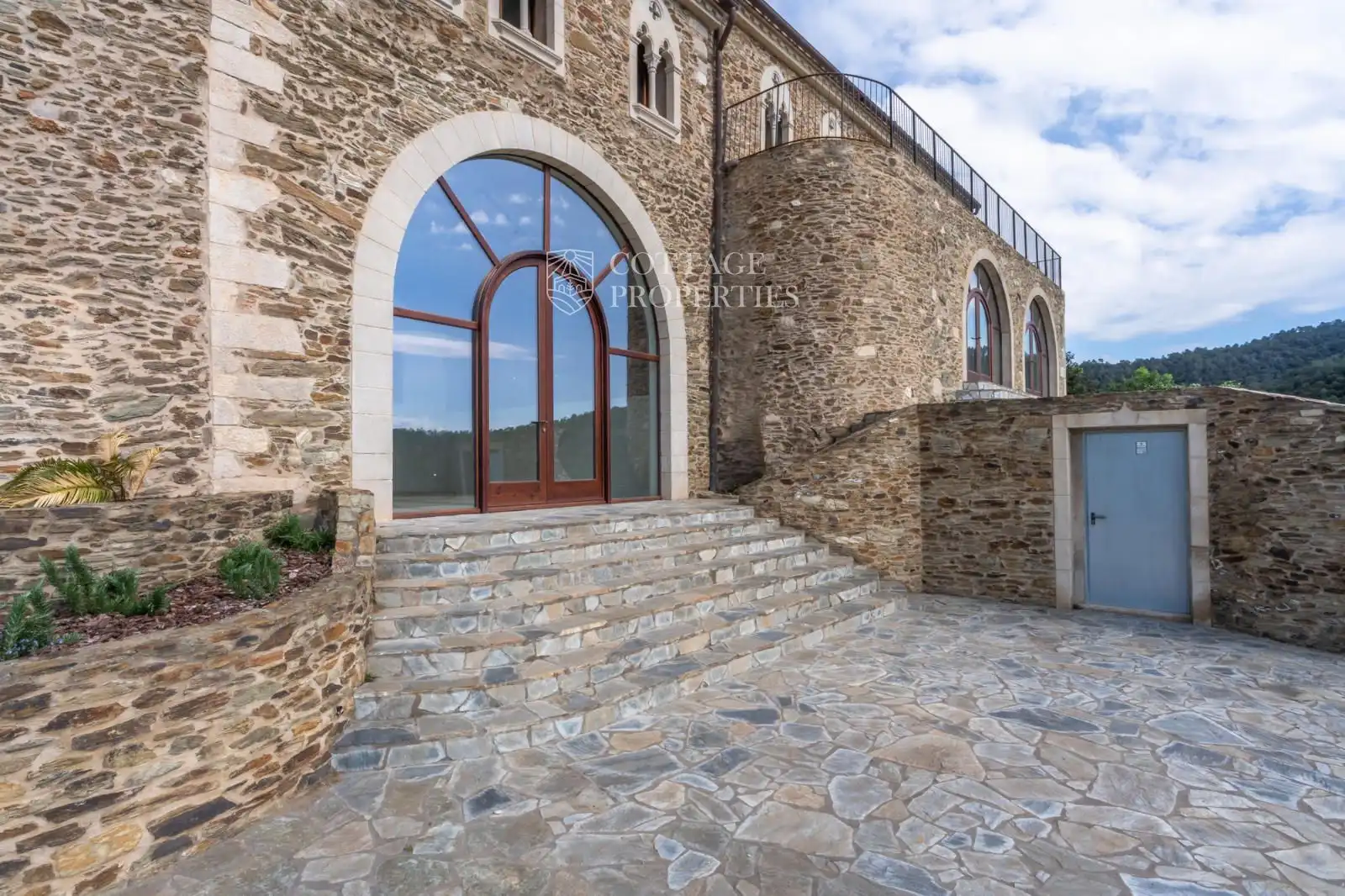 Country homes for sale in Llambilles  with Air Conditioner, Heating and Private garden