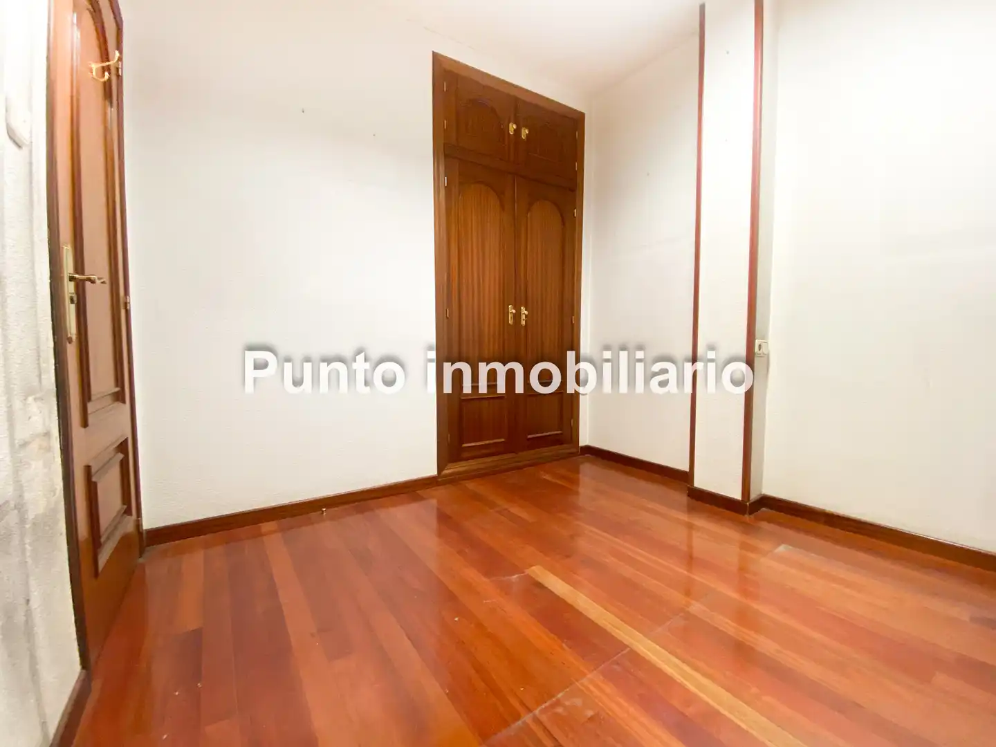 Living room of Flat for sale in Valladolid  with Heating, Parquet flooring and Terrace