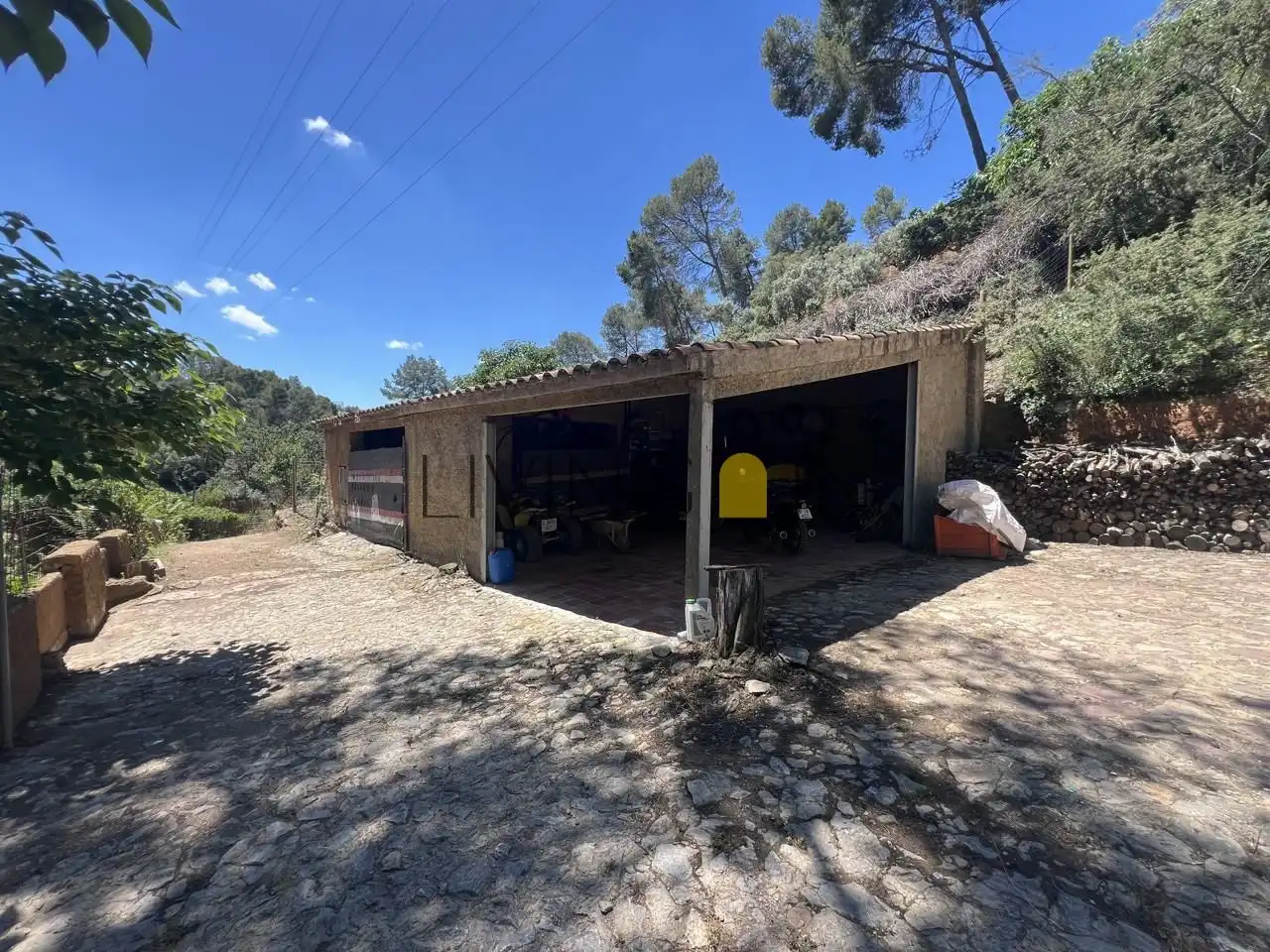 Vista exterior de Finca rústica en venda en Cervelló amb Jardí privat i Piscina