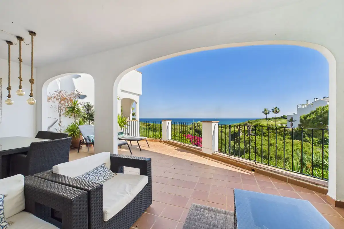 Ground floor with pool for sale in La Alcaidesa, imagen 10