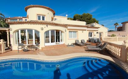 Vista exterior de Casa o xalet en venda en Calpe / Calp amb Aire condicionat, Calefacció i Jardí privat