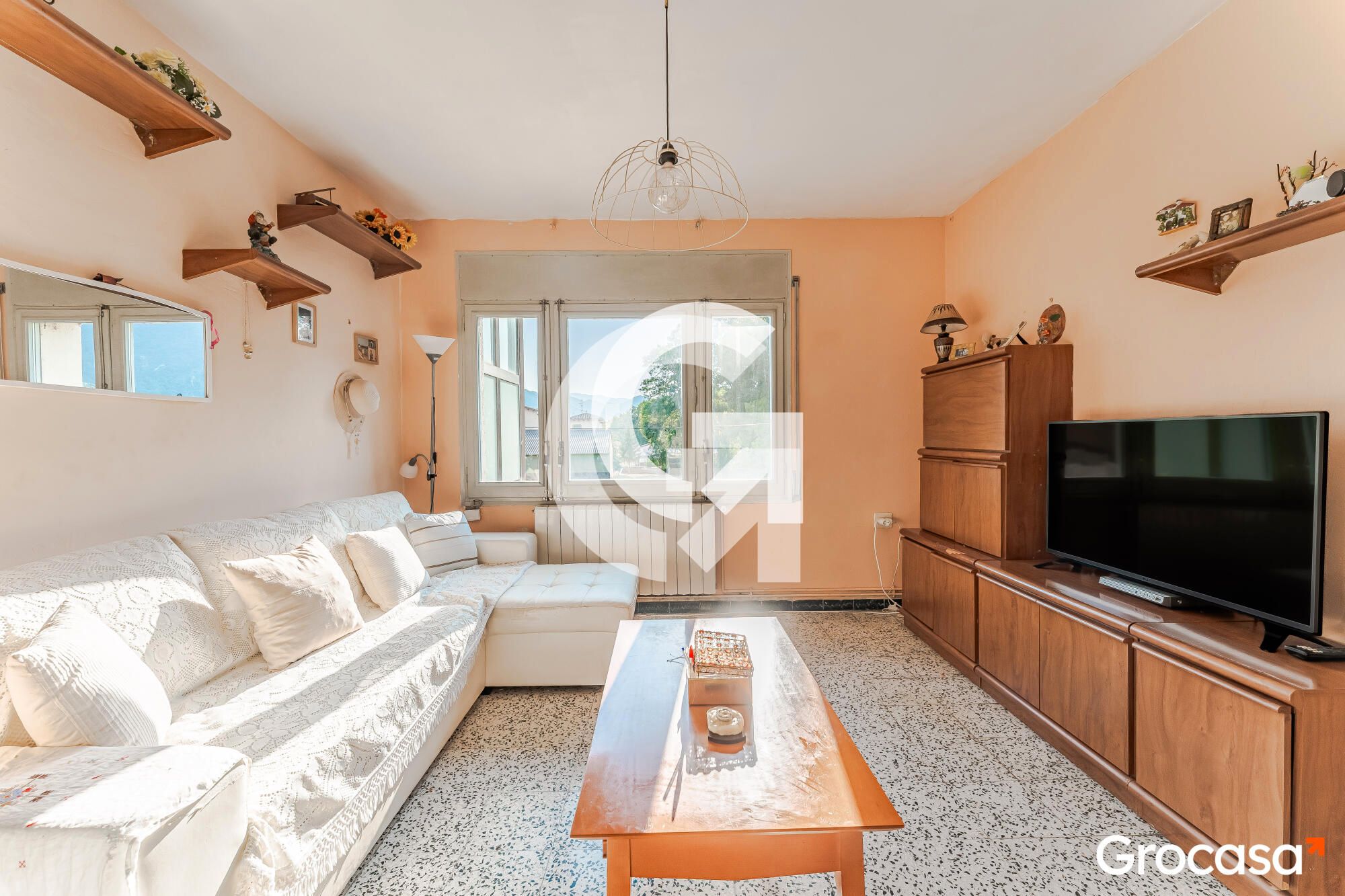 Sala d'estar de Pis en venda en Sant Joan Les Fonts amb Calefacció, Jardí privat i Traster