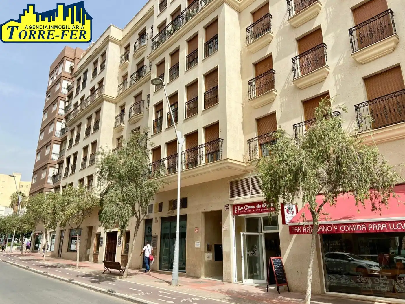 Vista exterior de Piso de alquiler en Almería con Aire acondicionado y Terraza