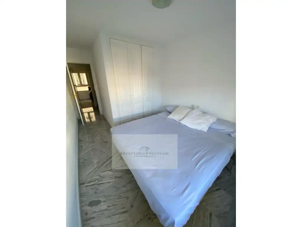 Habitación de Piso de alquiler en Marbella con Terraza y Piscina