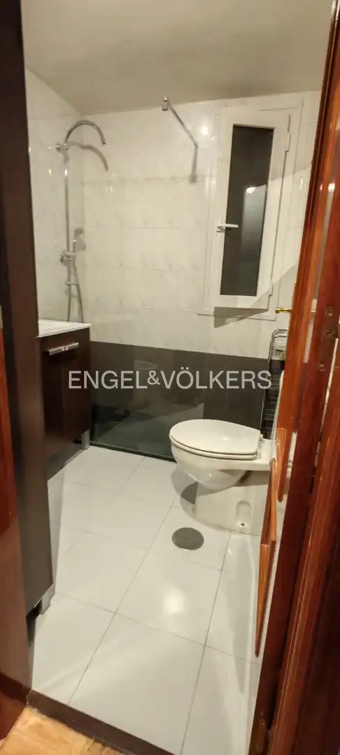 Bathroom of Flat for rent in Madrid  with Heating, Private garden and Parquet flooring