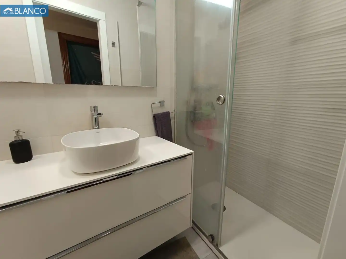Baño de Piso en venta en L'Hospitalet de Llobregat con Aire acondicionado, Calefacción y Parquet